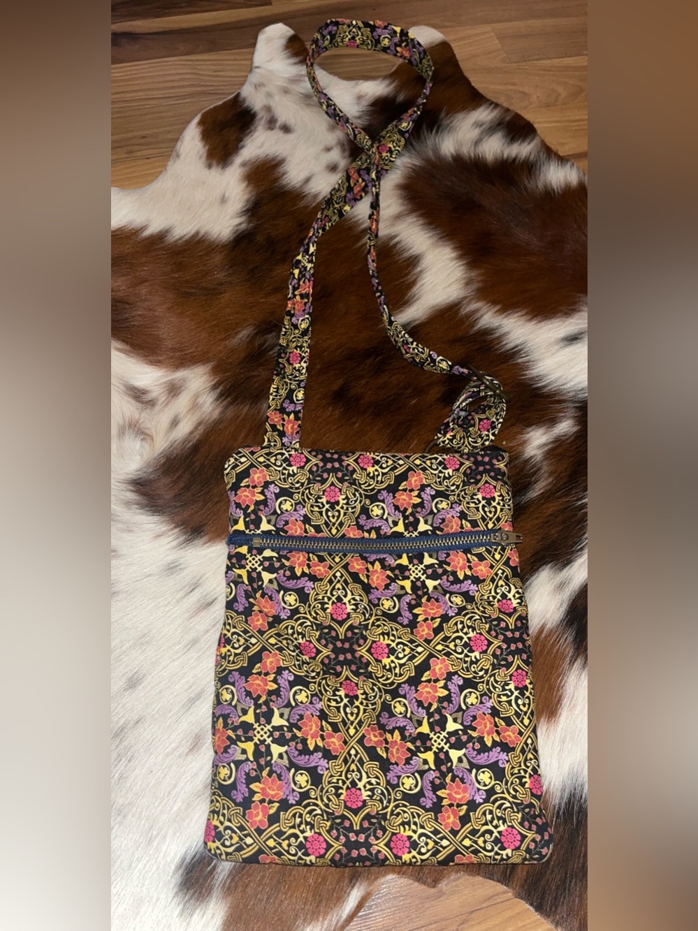 Floral printed diamond design crossbody with zipper closures